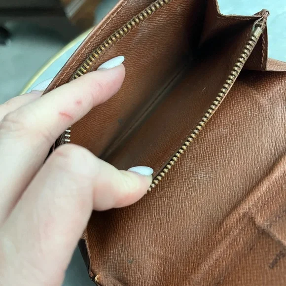 Louis Vuitton Monogram Brown Signature Compact Wallet CA1907 - Picture 14 of 16